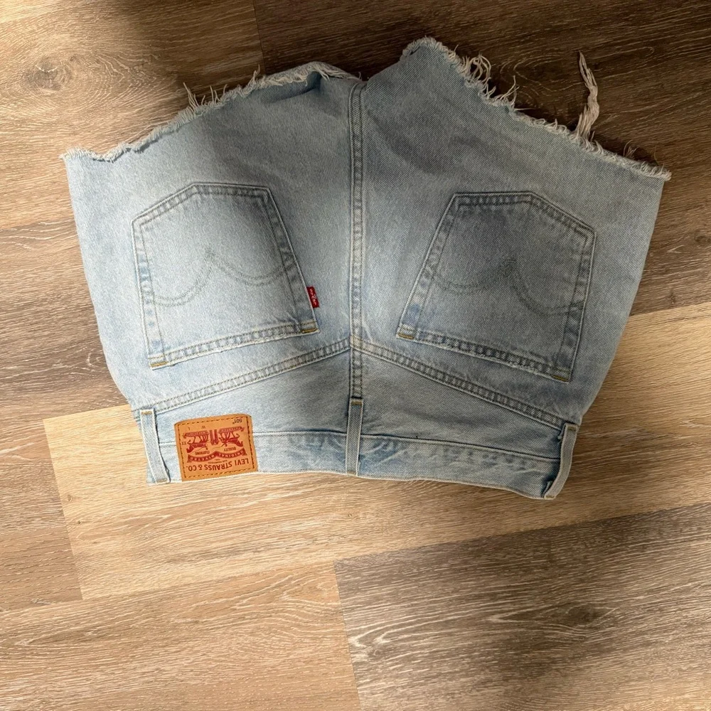 Light Wash Distressed Denim Cropped Jeans - Picture 2 of 2